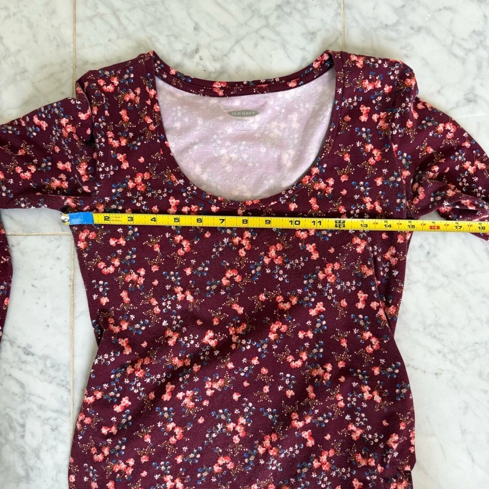 Bundle of Maternity Body Contour Dresses, Floral + Solid, Old Navy + Isabel - Picture 5 of 15